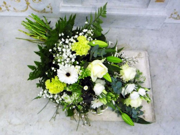 PF Assistance - Composition florale gerbe Blancheur