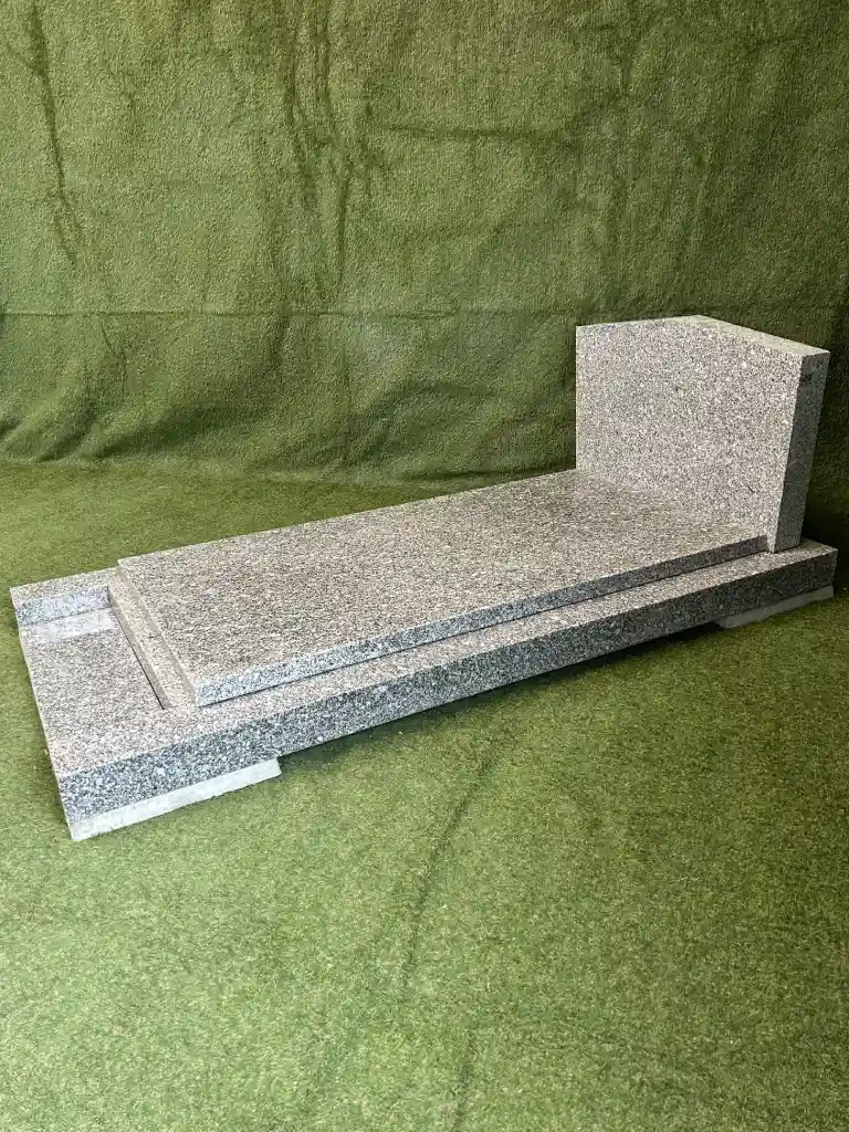 Monument funéraire reconditionné - modèle RPE211025P - coté droit Monument funéraire reconditionné - modèle RPE211025P - coté droit